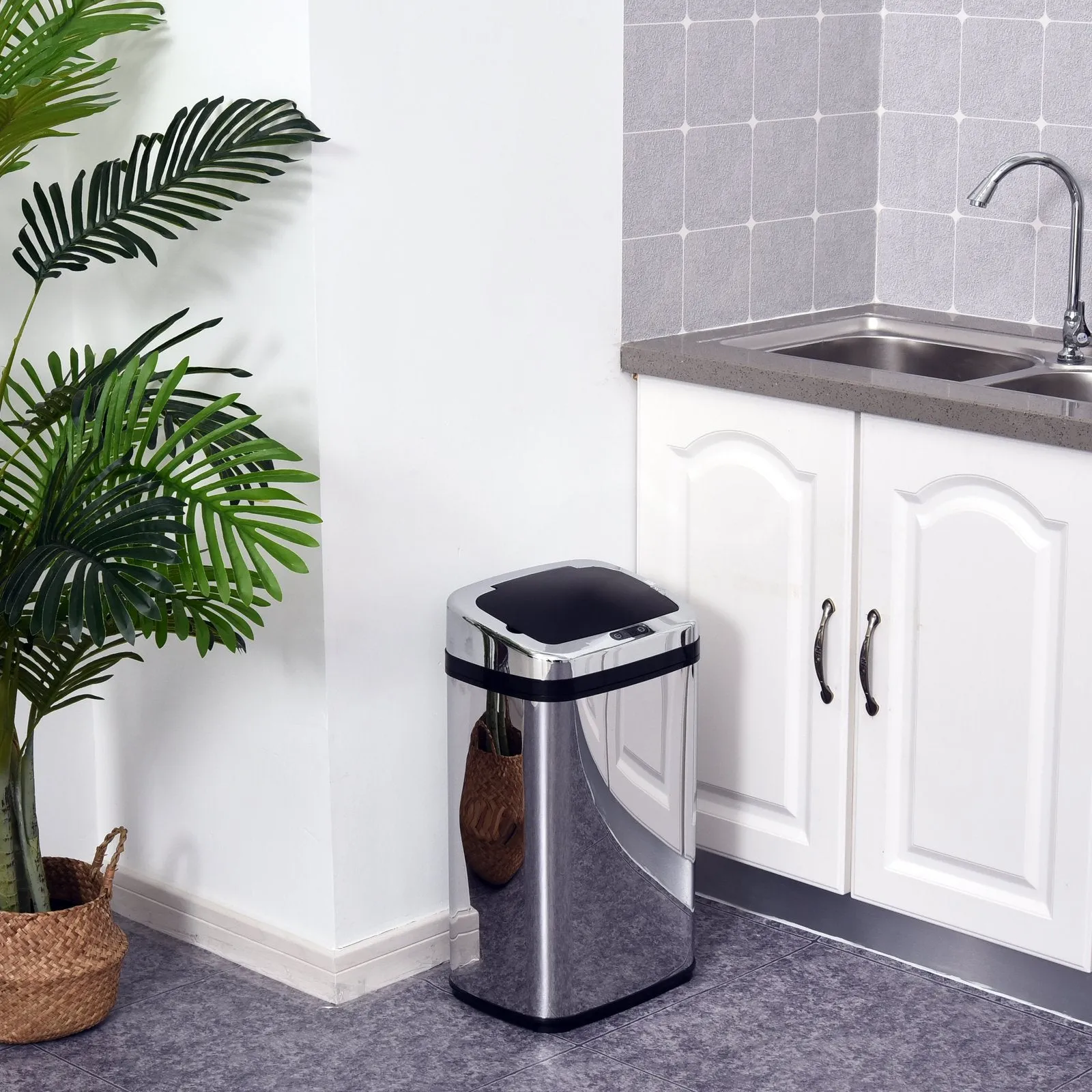 Elegant Stainless Steel Dustbin with Electronic Opening Sensor 30L - Image 2