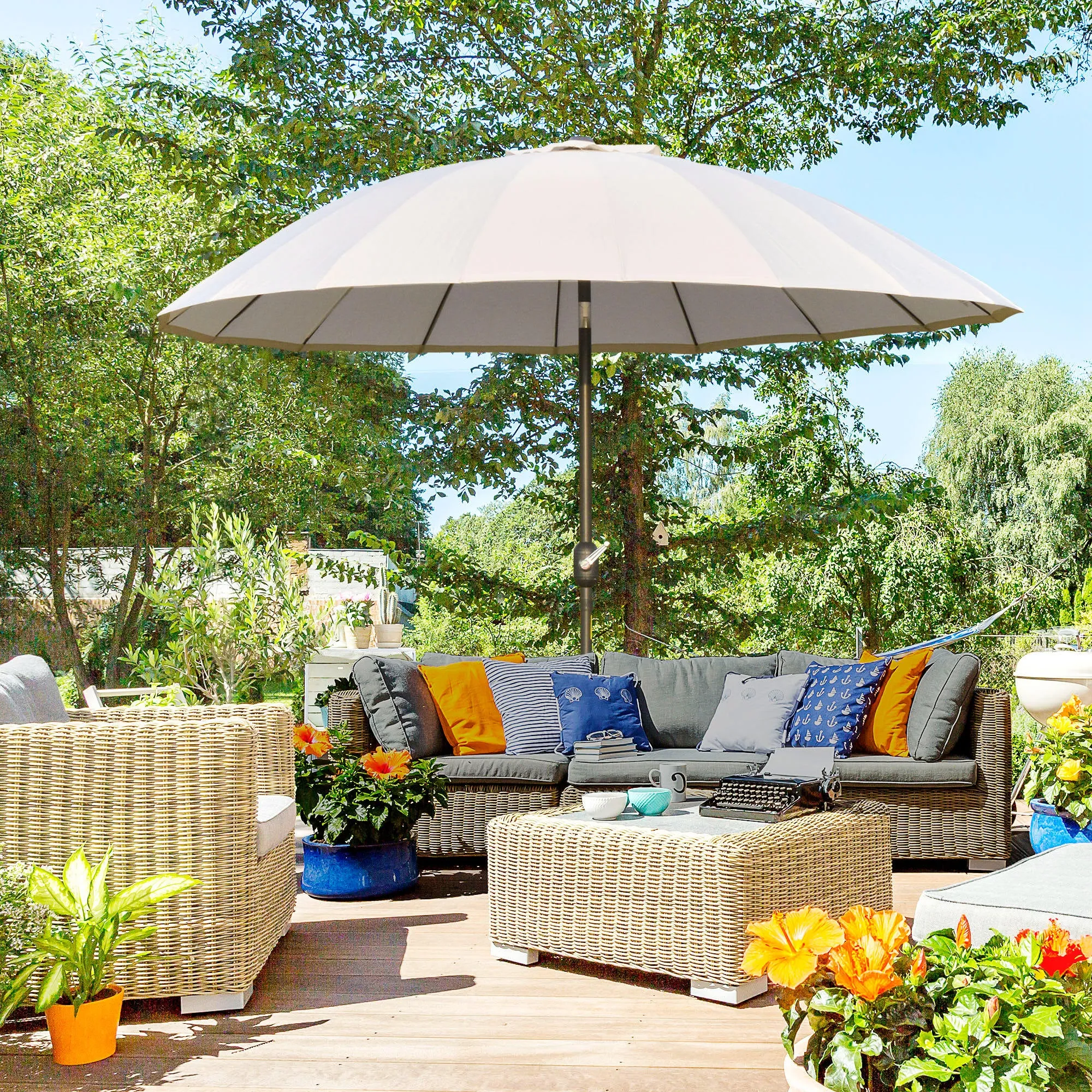 Outsunny 2.5x2.5m Garden and Terrace Umbrella with Crank, 18 Ribs and Tilting Head, Cream - Image 2