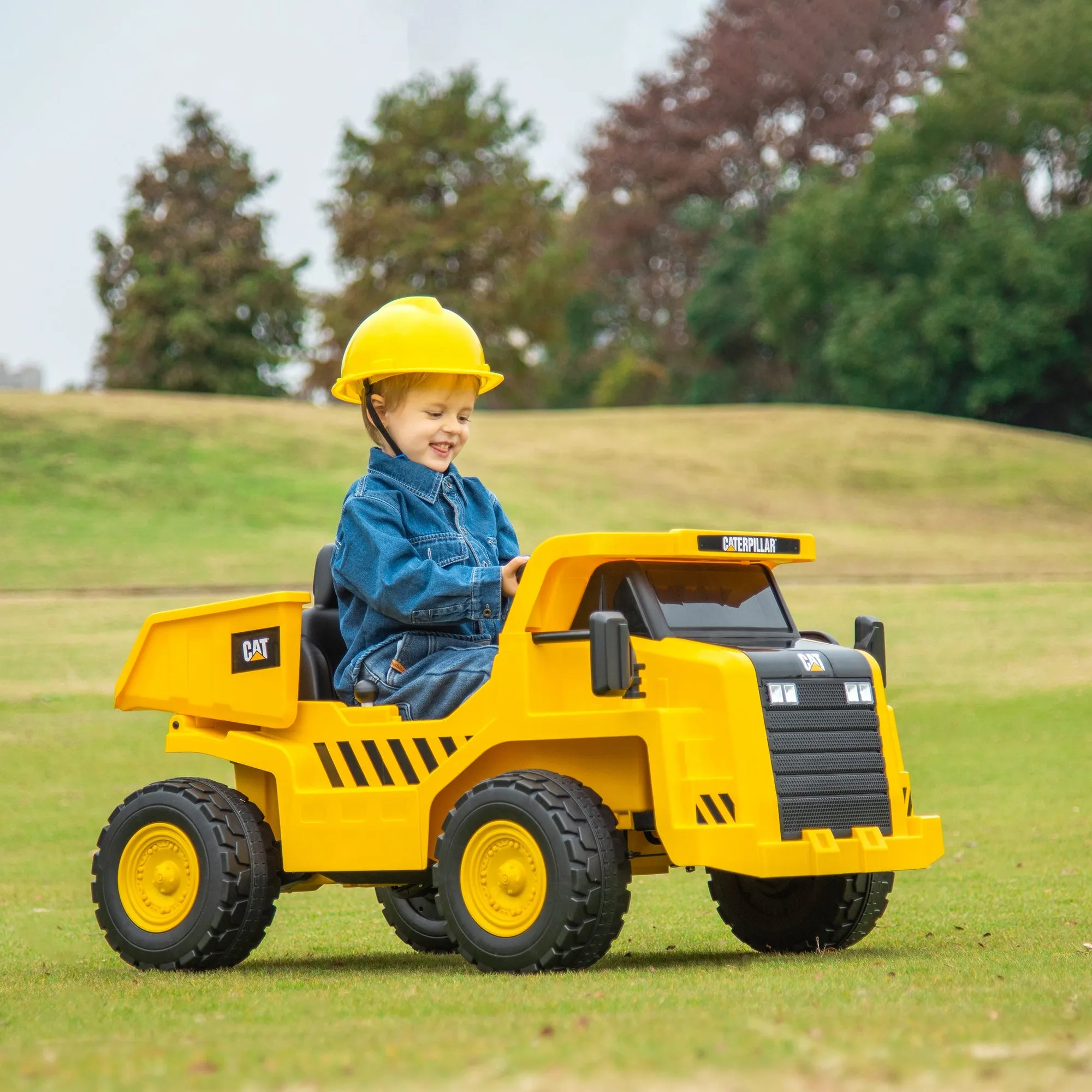 Caterpillar Licensed Toy Truck with Remote Control, Headlights, Bucket and Shovel, 110x70.5x61.5 cm, Yellow - Image 2