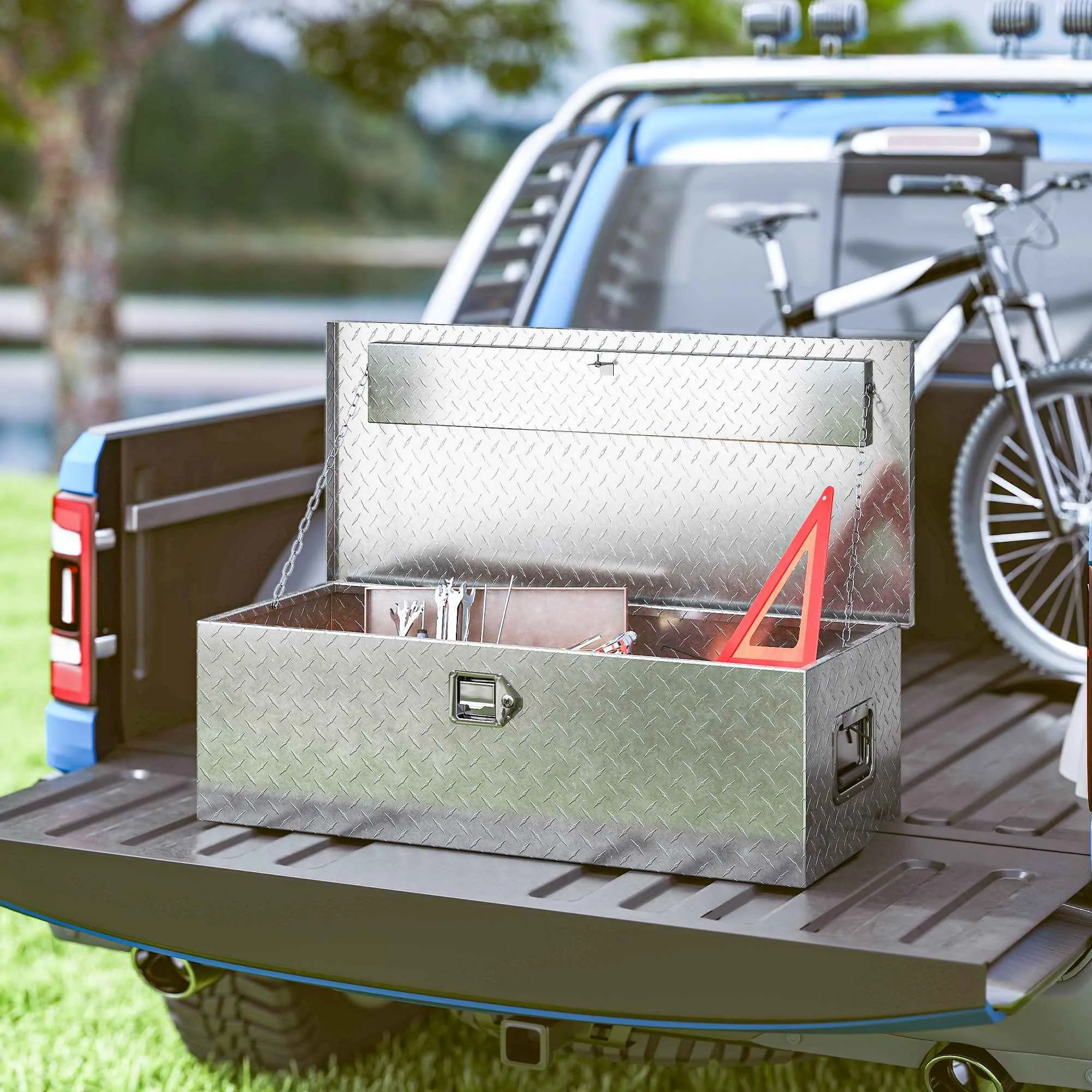 43L Aluminum Tool Box with Lock, 2 Keys and Side Handle, 76.2x33x24.4 cm, Silver - Image 2